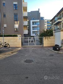 Privato affitta Garage