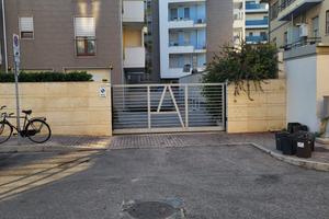 Privato affitta Garage