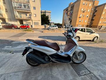 Beverly 300