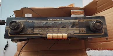 radio d'epoca a valvole marca Radiomarelli