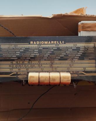 radio d'epoca a valvole marca Radiomarelli