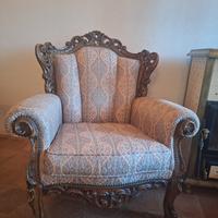 poltrona d’epoca rosa e marrone