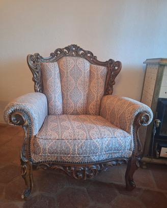 poltrona d’epoca rosa e marrone