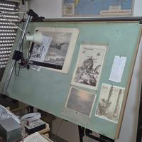 Tavolo da disegno con tecnigrafo