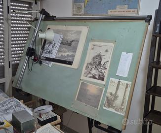 Tavolo da disegno con tecnigrafo