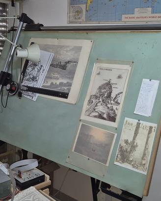 Tavolo da disegno con tecnigrafo