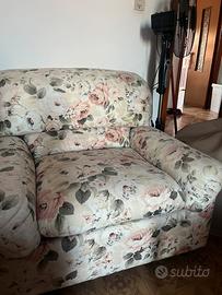 Salotto composto da divano + 2 poltroncine