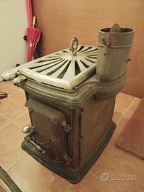 stufa a legna in ghisa d'epoca 