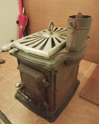 stufa a legna in ghisa d'epoca 