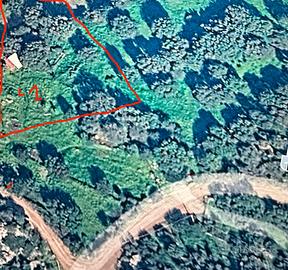 Terreno agricolo con tettoia