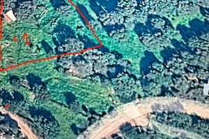 Terreno agricolo con tettoia