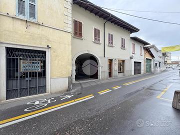 NEGOZIO A TRAVAGLIATO