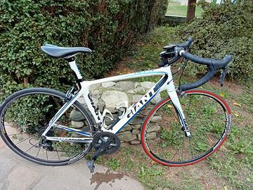 BICI DA CORSA GIANT DEFY IN CARBONIO