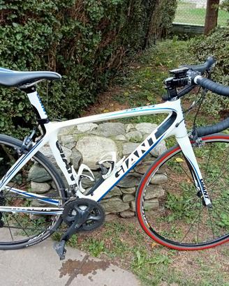 BICI DA CORSA GIANT DEFY IN CARBONIO