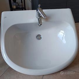 Lavandino con miscelatore