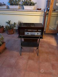 Radio con giradischi da collezione