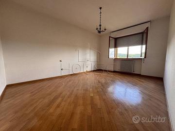 Appartamento di 110 m² con più di 5 locali e posto