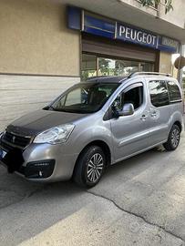 Peugeot Partener con pedana disabili