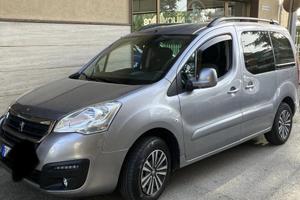 Peugeot Partener con pedana disabili