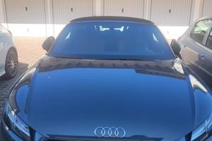 Audi TT cabriolet.