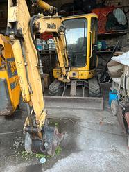 Escavatote komatsu pc27r