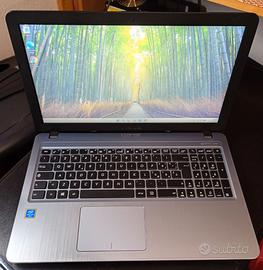 Asus Intel 2,3GHz x2; SSD 250GB; RAM 8GB; 15.6"