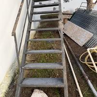 Scala 10 gradini con corrimano H240/260 L 85