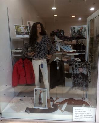 Arredamento Completo Negozio Abbigliamento