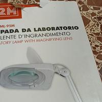 lampada con lente ingrandimento 