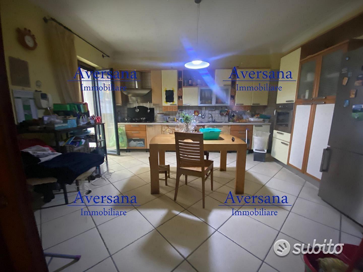 Villa a schiera su 3 livelli - Vista 5