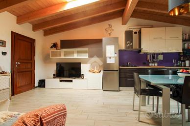 VILLA A SCHIERA A GAVARDO