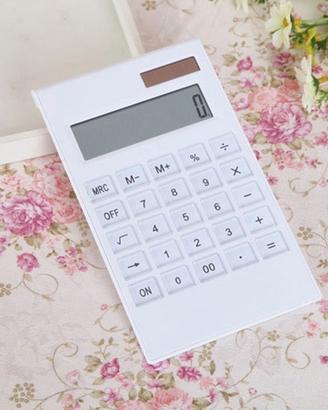 Calcolatrice bianca a 12 cifre alimentata ad energ