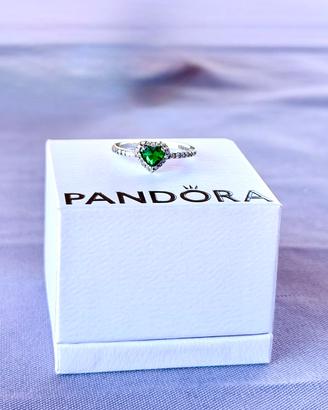 Anello Pandora cuore in rilievo verde nuovo