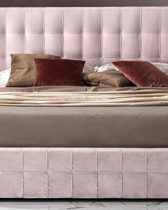 Letto e pouf comodini.