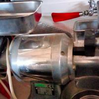 trita carne e grattugia formaggio 