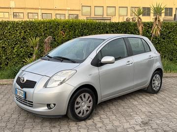 Toyota Yaris 1.3 BENZINA 2007 VVT-I PERFETTA