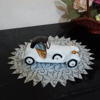 Auto d'epoca ceramica vintage. 