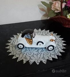Auto d'epoca ceramica vintage. 