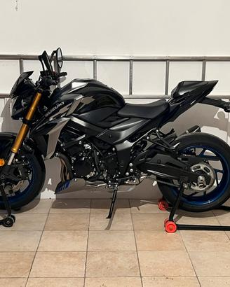 Suzuki gsx s 750