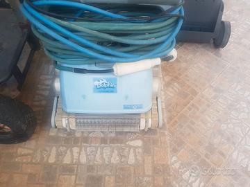 robot pulitore piscina supreme M4