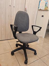 Sedia da ufficio ergonomica grigia 