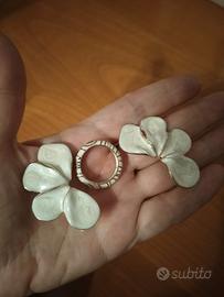 orecchini e anello