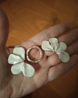 orecchini e anello
