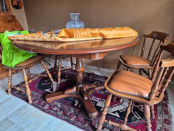 tavolo da pranzo con prolunga e 4 sedie imbottite 