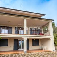 VILLA LIBERA SU 4 LATI ZONA COLLINARE