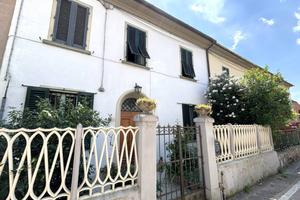 Villa di 240 m² con più di 5 locali e box auto dop