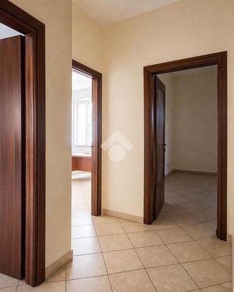 3 LOCALI A SAN GIOVANNI LA PUNTA