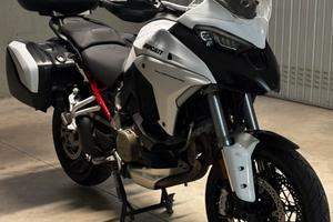 Multistrada V4s full akra