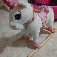 dondolo in legno unicorno