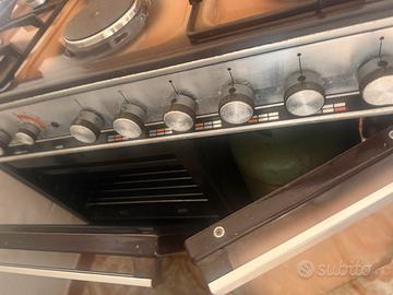 Stufa a gas con forno integrato